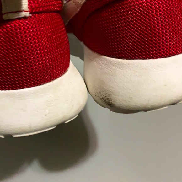 NIKE red shoes - Picture 7 of 8